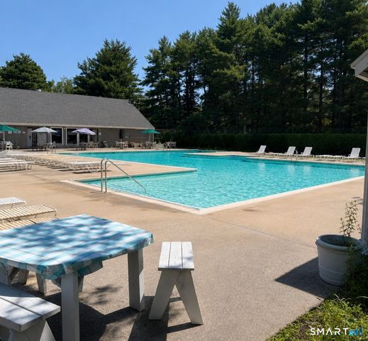 68 Foxbridge Village, Branford, CT 06405