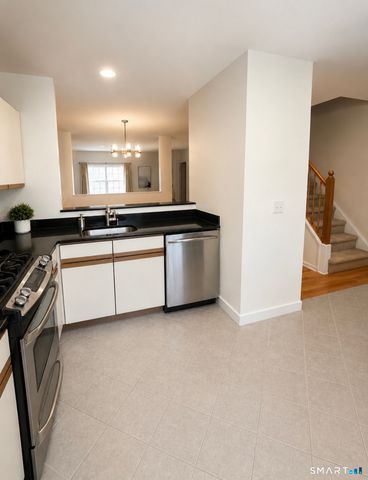 68 Foxbridge Village, Branford, CT 06405