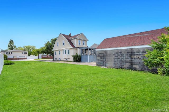 573 Miller Avenue, Freeport, NY 11520