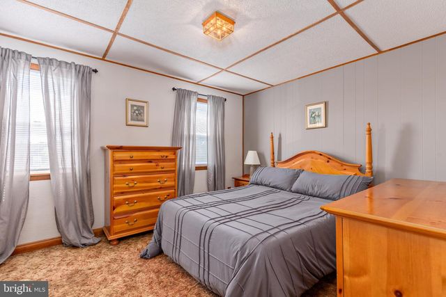 1654 MANOR RD, Baltimore, MD 21222