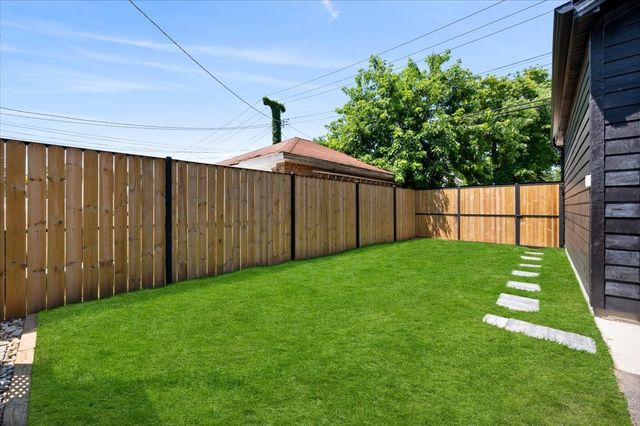 4848 W Eddy Street, Chicago, IL 60641