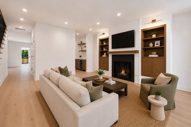 4848 W Eddy Street, Chicago, IL 60641