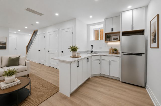 4848 W Eddy Street, Chicago, IL 60641