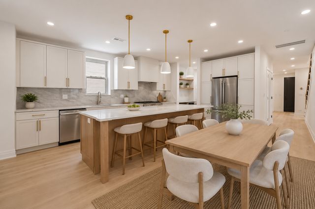 4848 W Eddy Street, Chicago, IL 60641