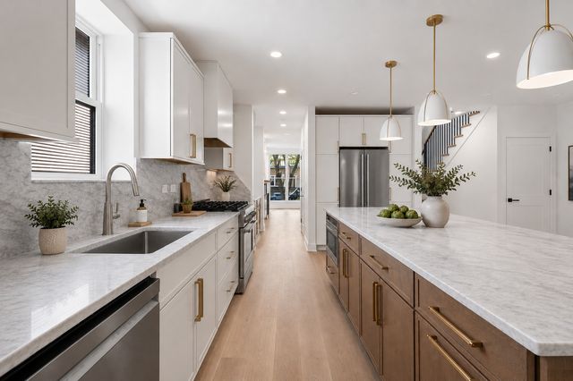 4848 W Eddy Street, Chicago, IL 60641