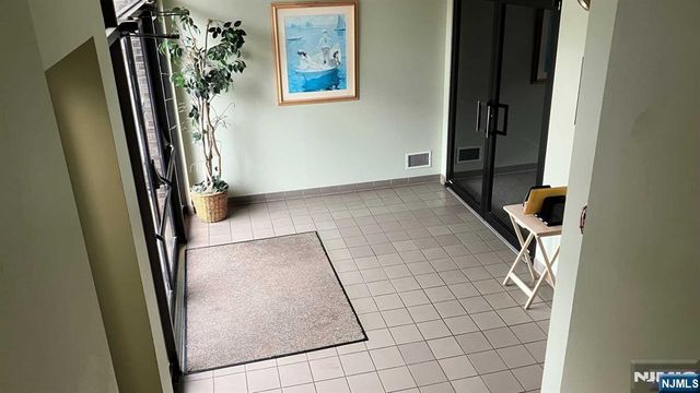 955 Lincoln Avenue, Glen Rock, NJ 07452