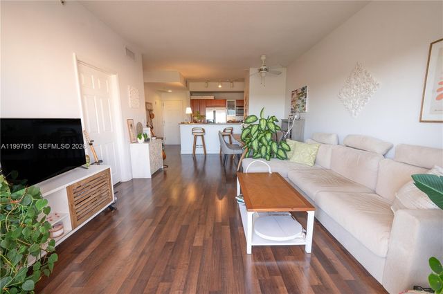 3232 SW 22nd Ter 607, Miami, FL 33145