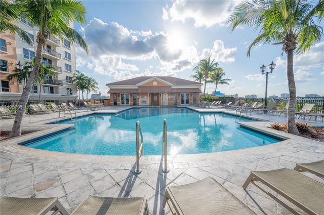 3232 SW 22nd Ter 607, Miami, FL 33145