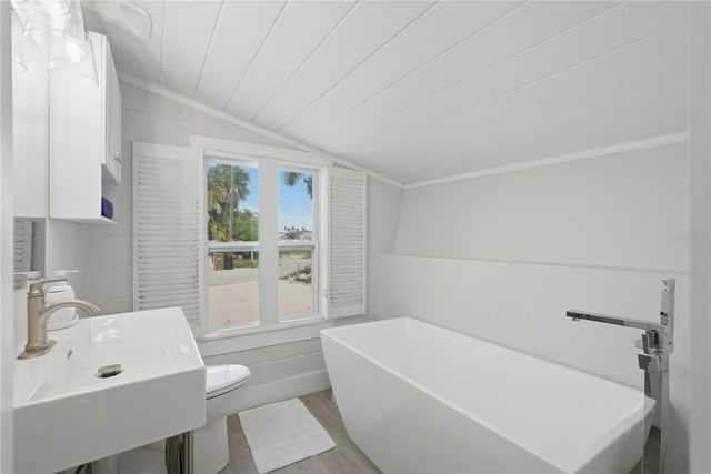 15424 2ND STREET E, Madeira Beach, FL 33708