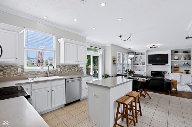 1049 Statesman Drive, Brownsburg, IN 46112