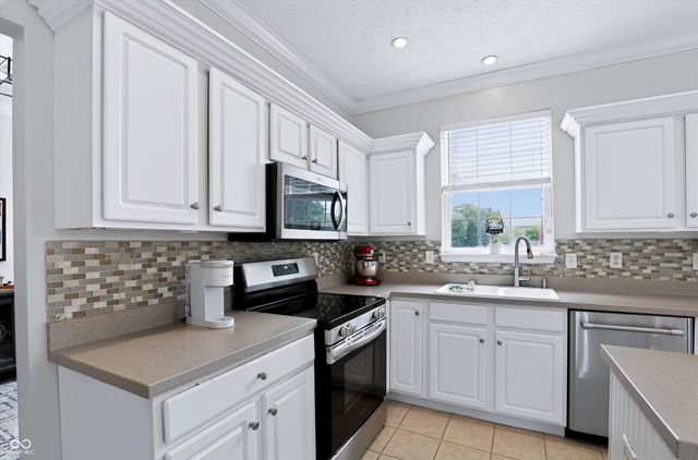 1049 Statesman Drive, Brownsburg, IN 46112