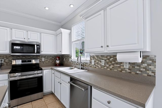 1049 Statesman Drive, Brownsburg, IN 46112
