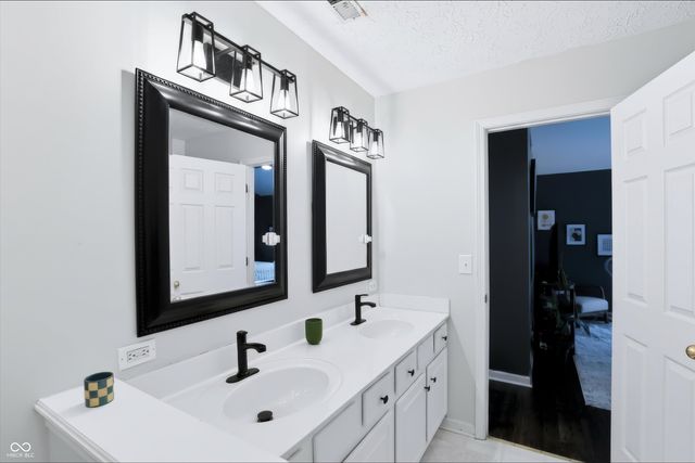 1049 Statesman Drive, Brownsburg, IN 46112