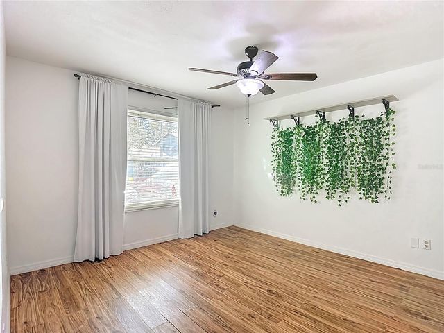 10121 LAKE OAK CIRCLE, Tampa, FL 33624