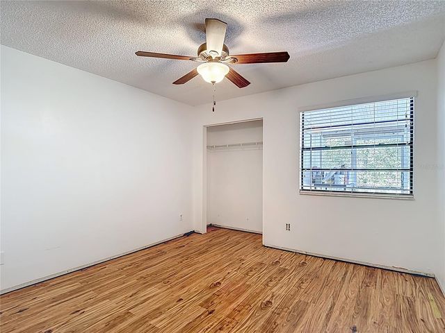 10121 LAKE OAK CIRCLE, Tampa, FL 33624