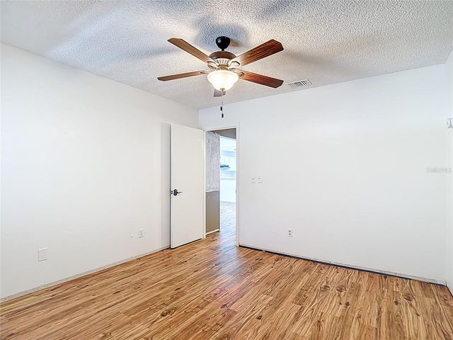 10121 LAKE OAK CIRCLE, Tampa, FL 33624