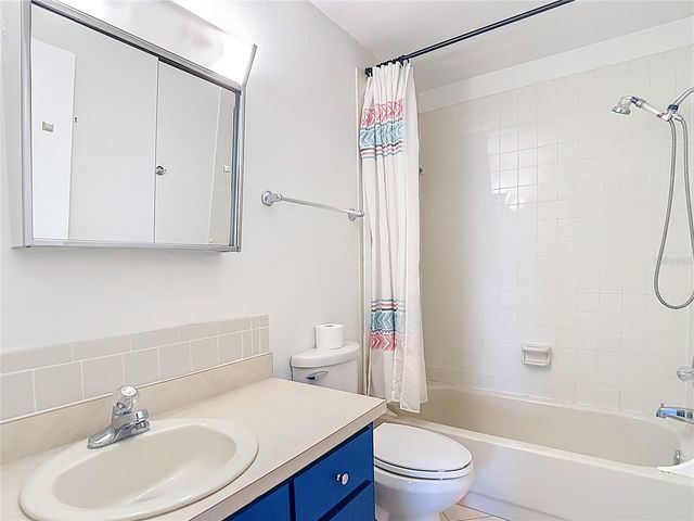 10121 LAKE OAK CIRCLE, Tampa, FL 33624