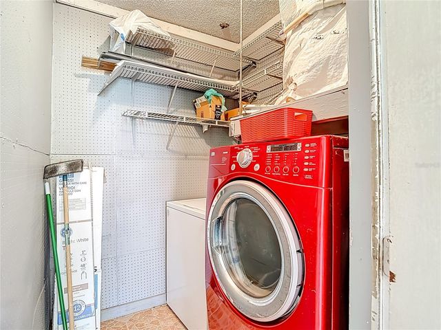 10121 LAKE OAK CIRCLE, Tampa, FL 33624