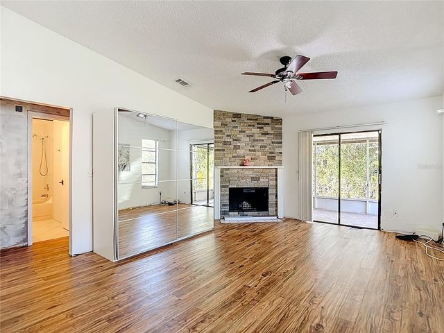 10121 LAKE OAK CIRCLE, Tampa, FL 33624