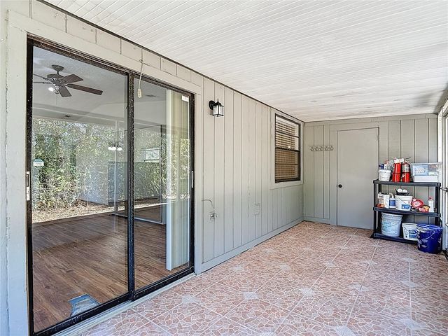 10121 LAKE OAK CIRCLE, Tampa, FL 33624