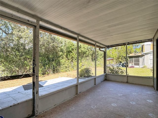 10121 LAKE OAK CIRCLE, Tampa, FL 33624