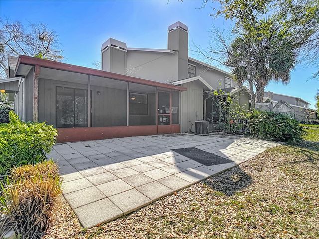 10121 LAKE OAK CIRCLE, Tampa, FL 33624