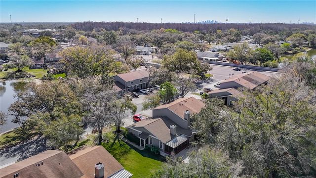 10121 LAKE OAK CIRCLE, Tampa, FL 33624