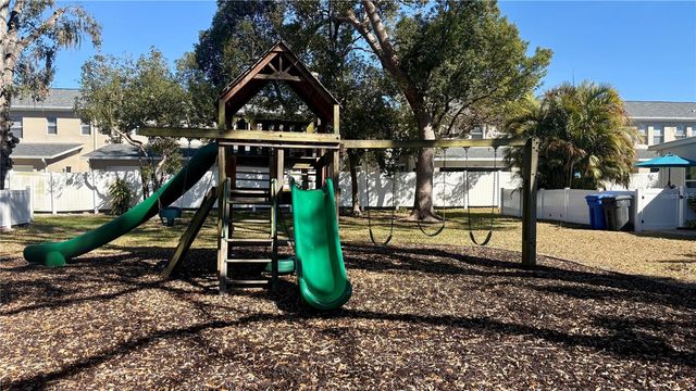 10121 LAKE OAK CIRCLE, Tampa, FL 33624