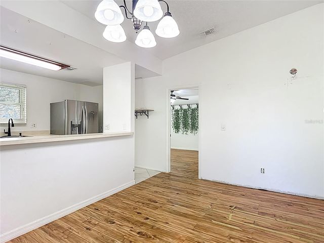 10121 LAKE OAK CIRCLE, Tampa, FL 33624