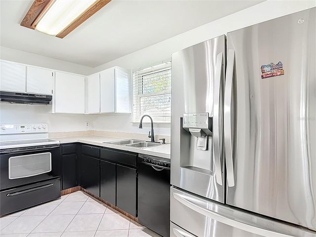 10121 LAKE OAK CIRCLE, Tampa, FL 33624