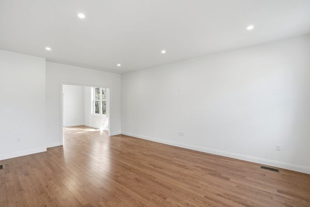 2 Valley Run Dr, Attleboro, MA 02703