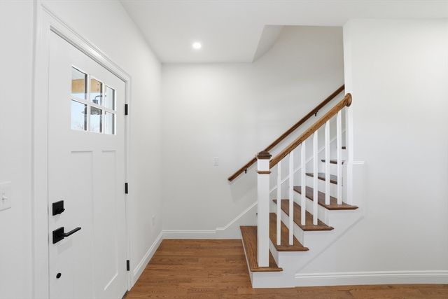 2 Valley Run Dr, Attleboro, MA 02703