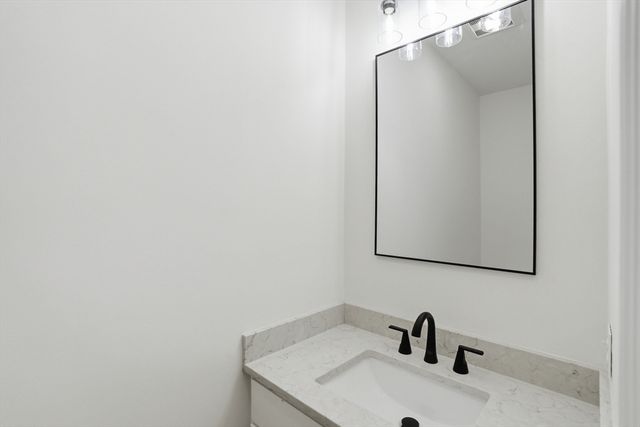 2 Valley Run Dr, Attleboro, MA 02703