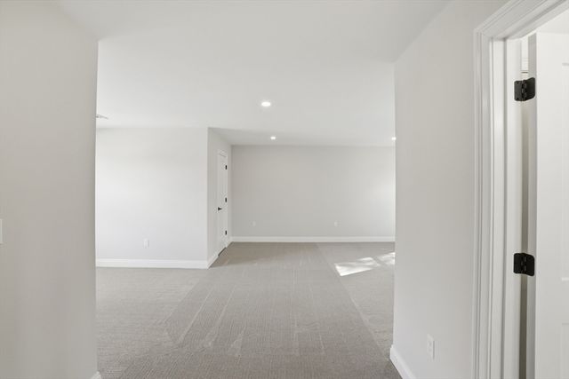 2 Valley Run Dr, Attleboro, MA 02703