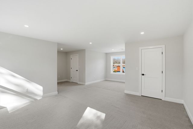 2 Valley Run Dr, Attleboro, MA 02703