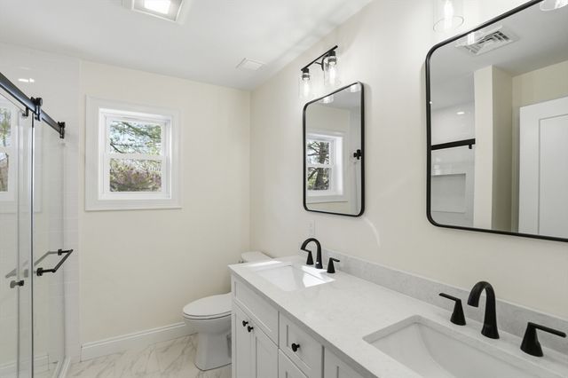 2 Valley Run Dr, Attleboro, MA 02703