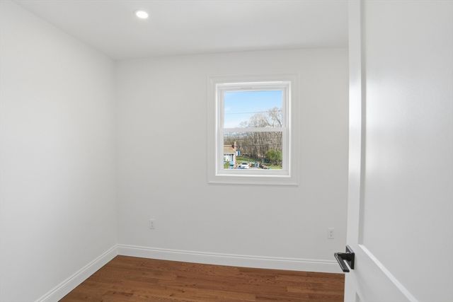 2 Valley Run Dr, Attleboro, MA 02703