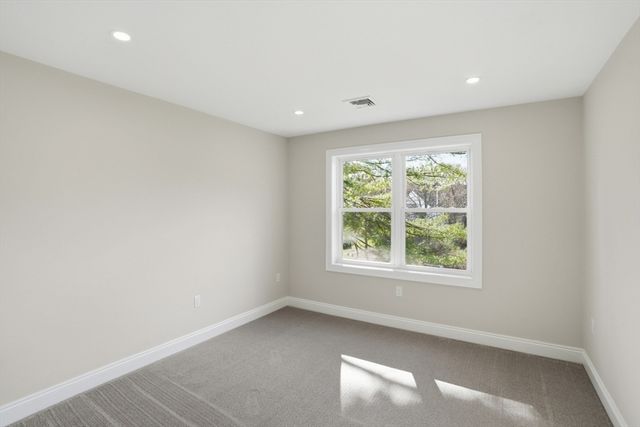 2 Valley Run Dr, Attleboro, MA 02703