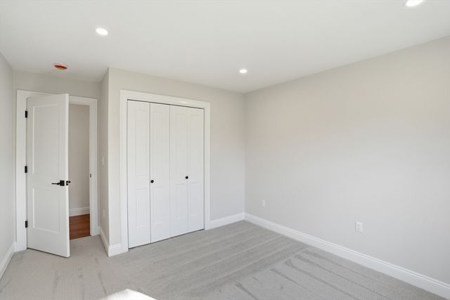 2 Valley Run Dr, Attleboro, MA 02703