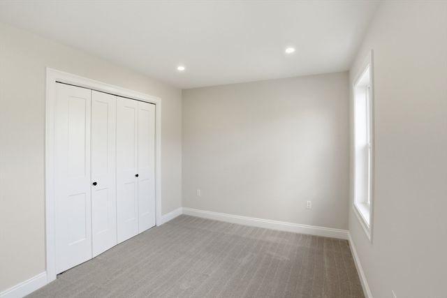 2 Valley Run Dr, Attleboro, MA 02703