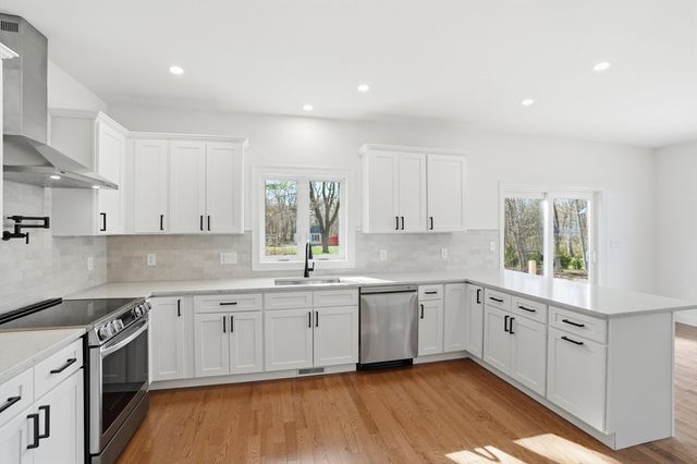 2 Valley Run Dr, Attleboro, MA 02703