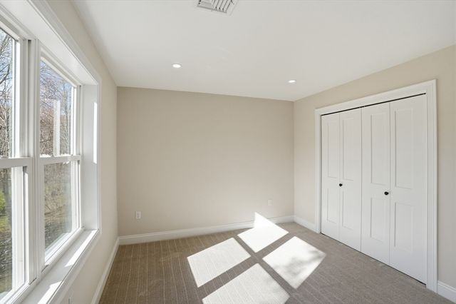 2 Valley Run Dr, Attleboro, MA 02703