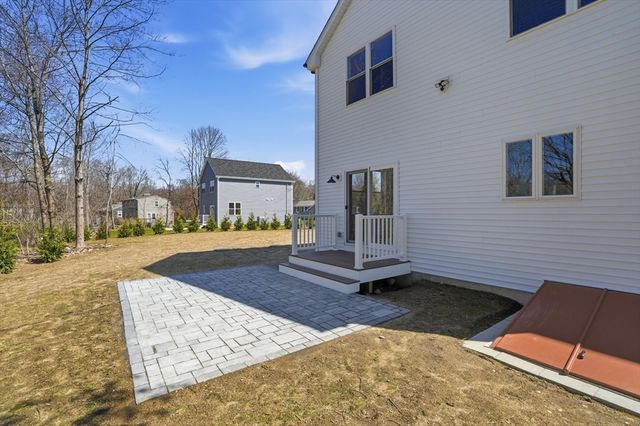 2 Valley Run Dr, Attleboro, MA 02703