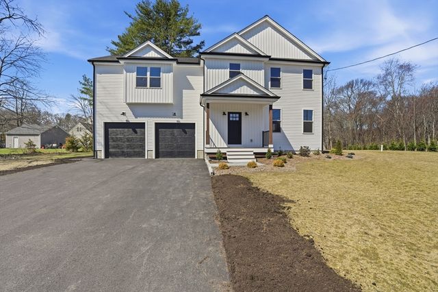 2 Valley Run Dr, Attleboro, MA 02703