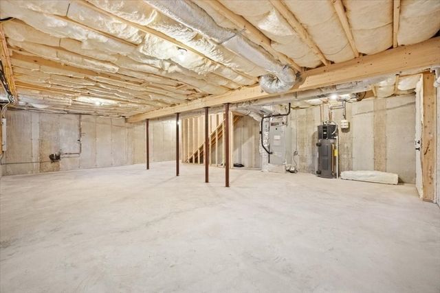 2 Valley Run Dr, Attleboro, MA 02703