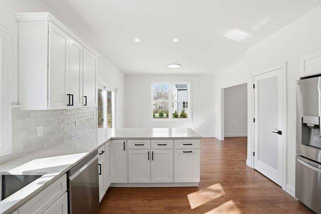 2 Valley Run Dr, Attleboro, MA 02703