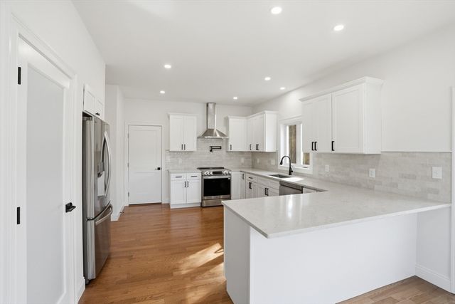 2 Valley Run Dr, Attleboro, MA 02703