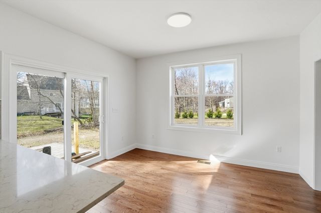 2 Valley Run Dr, Attleboro, MA 02703