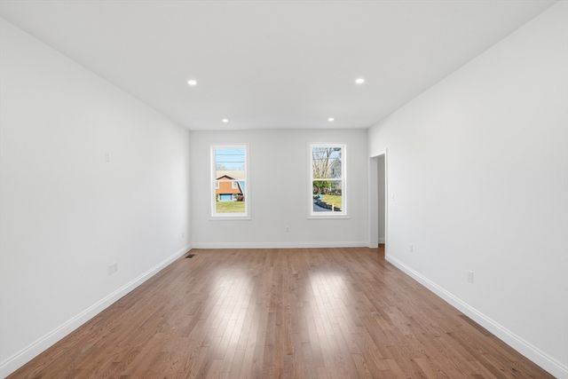 2 Valley Run Dr, Attleboro, MA 02703