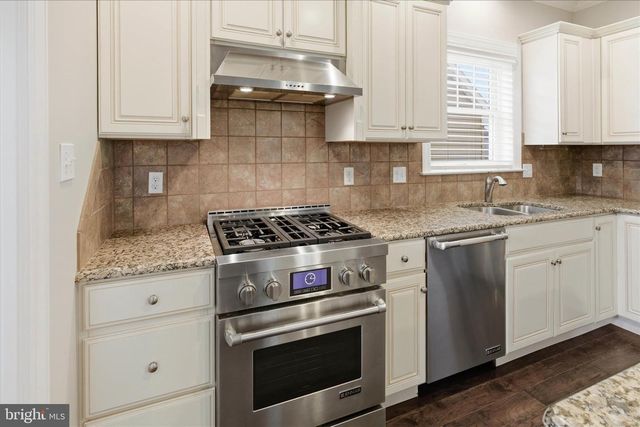 664 RICHMOND DR, Lancaster, PA 17601